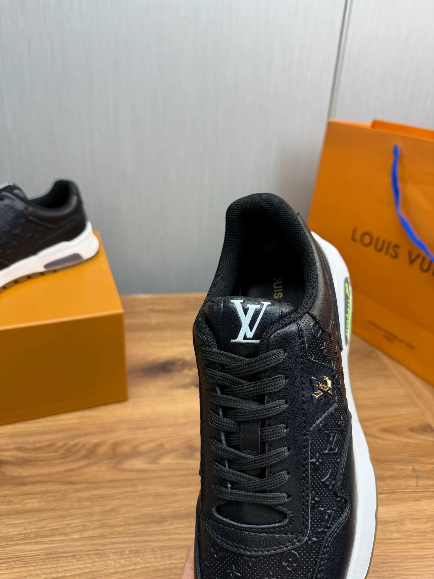 Men's shoes 💰460💰 LOUIS VUITTON [Luden Yiwei] Brand new trendy Lv is on the market 🎁, casual and fashionable men's shoes 👟 Original version shipped 1:1✅ The upper is made of imported brand leather + sheepskin lining, the original wear-resistant rubber outsole, the version is simple and elegant, exclusive for trendy men. 38-44